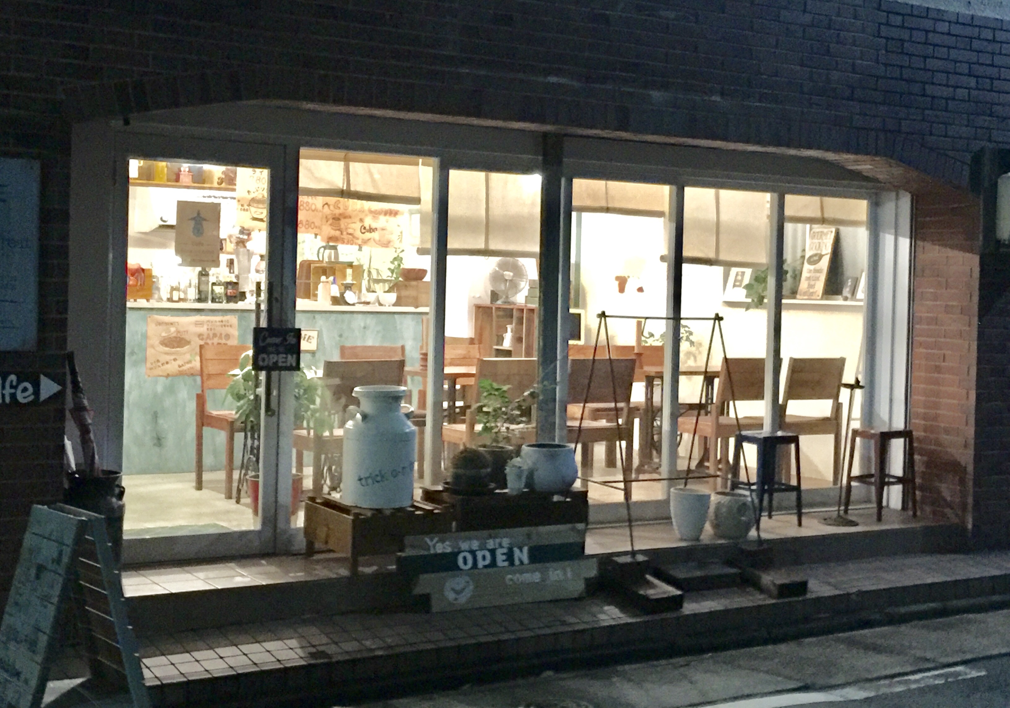 名古屋市博物館近くにある木製にこだわったお洒落カフェ