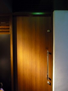 コニクヤマ　ドア