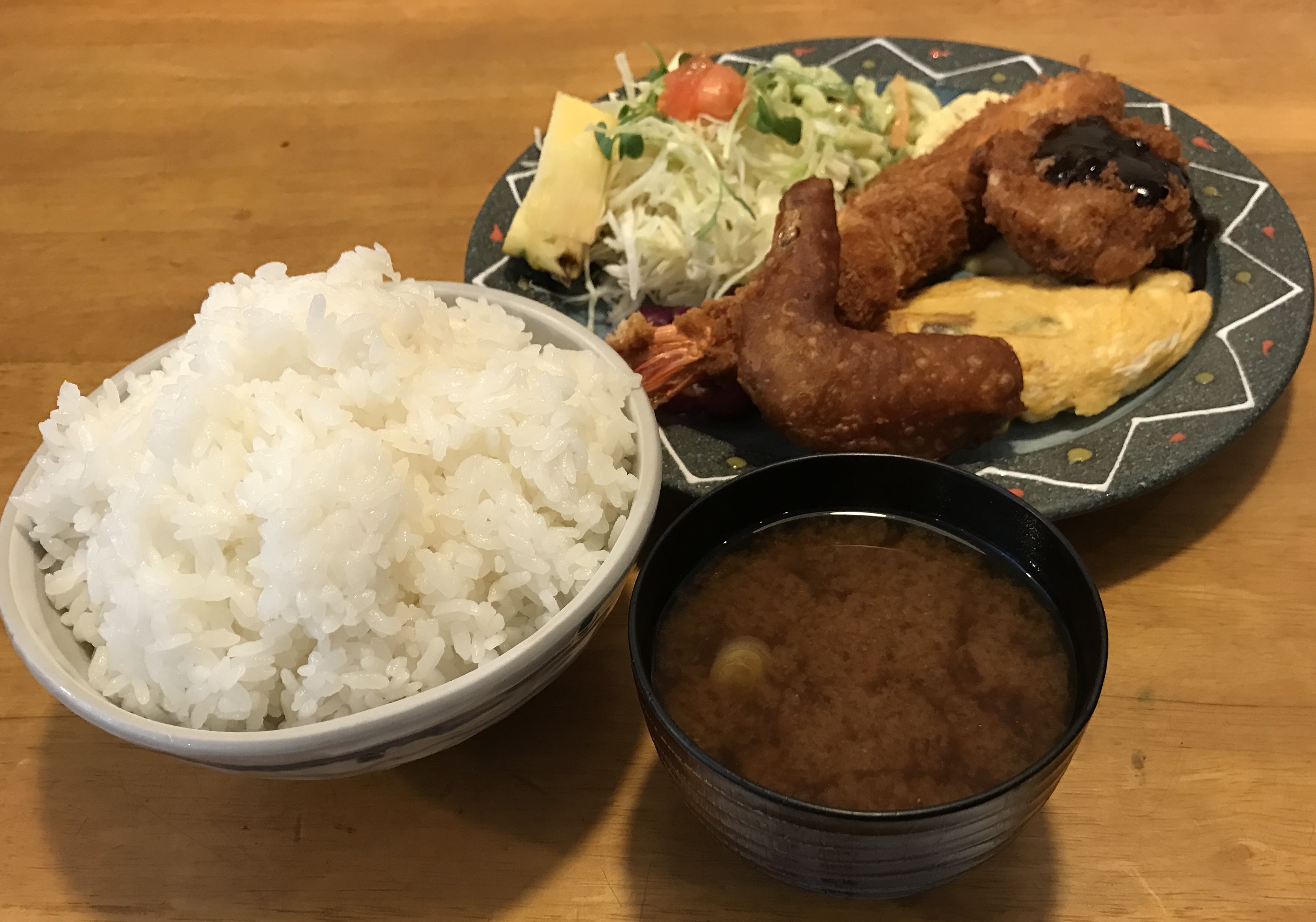 吹上｜ジャンボエビフライが有名の洋食店で名古屋名物を満喫できる定食を！