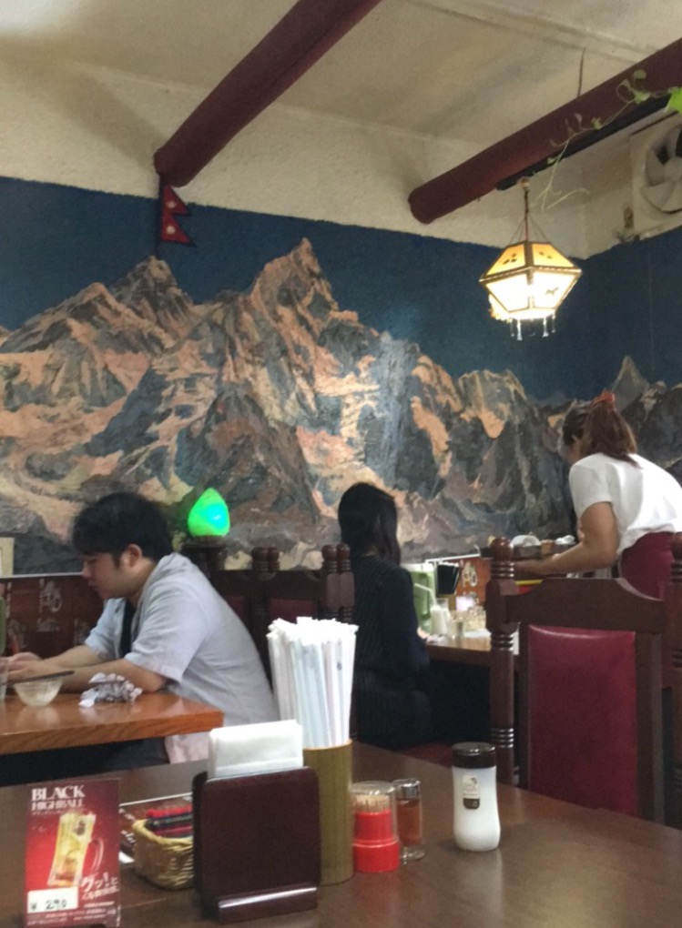 東区森下｜世界最高峰・エベレストの絵が店内いっぱいに描かれているインド・ネパール料理店！