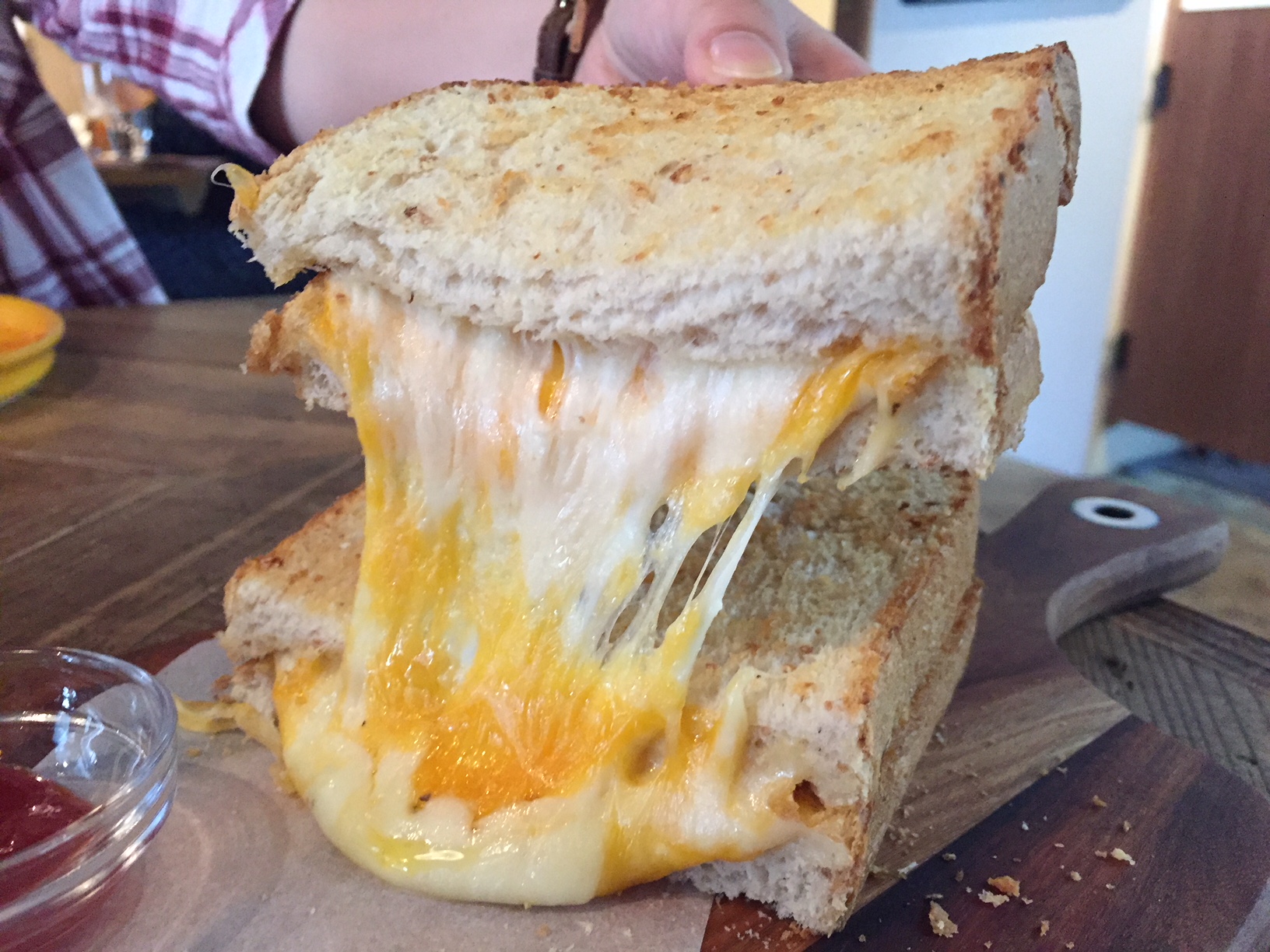 本山｜溢れ出すチーズの滝！カフェ激戦区で大人気なサンドイッチ