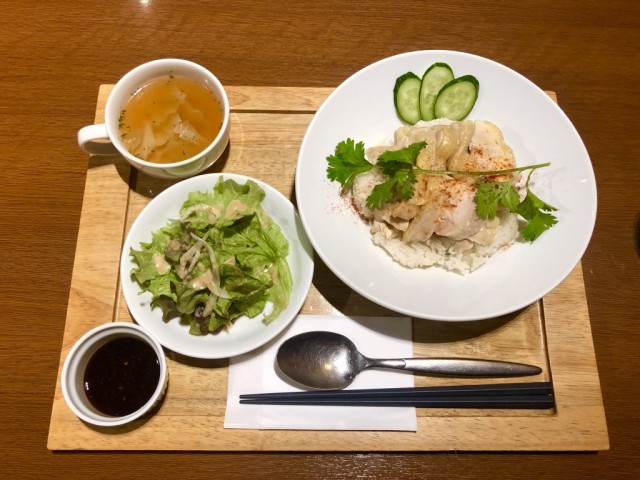 新栄｜カフェバーで味わうピリッと美味いカオマンガイ