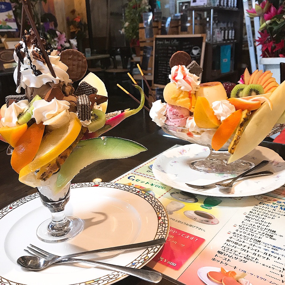 中村区役所｜コスパが良すぎるフルーツもりもりパフェがいただける喫茶店