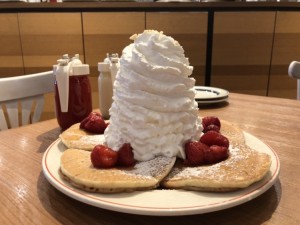 矢場町｜甘い物好きにはたまらない！ホイップクリームたっぷりのハワイアンパンケーキ！