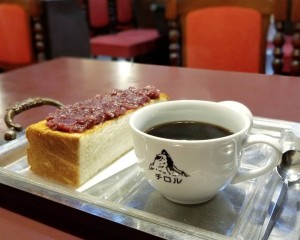 亀島｜昭和44年創業。山小屋をイメージしたノスタルジックな純喫茶でまったりモーニング