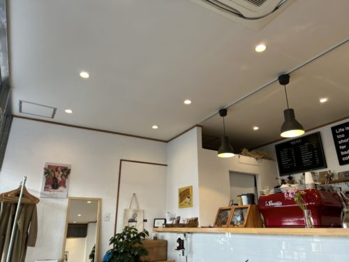 国際センターのカフェ「ROWS COFFEE」はスタイリッシュな空間の中こだわりのコーヒーがいただけるカフェ