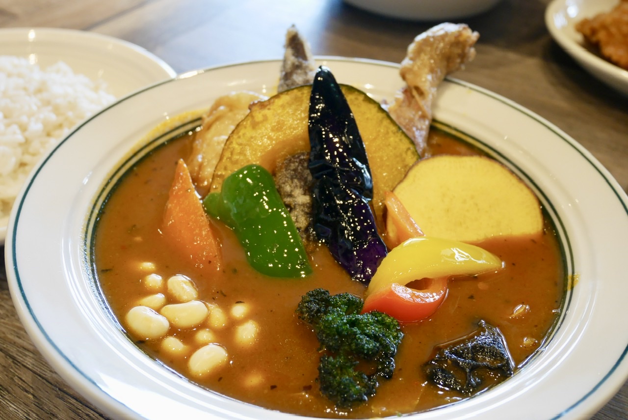 亀島｜イオンモール内で食べられる！色とりどりの野菜の美味しさを楽しめて満足度◎のスープカレー