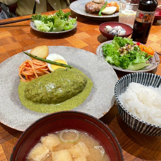 亀島｜種類豊富なソースとずっしりハンバーグが楽しめるおしゃれな人気店