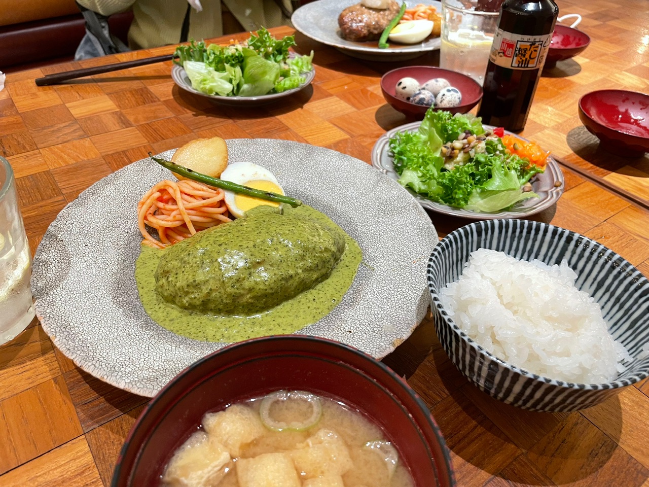 亀島｜種類豊富なソースとずっしりハンバーグが楽しめるおしゃれな人気店