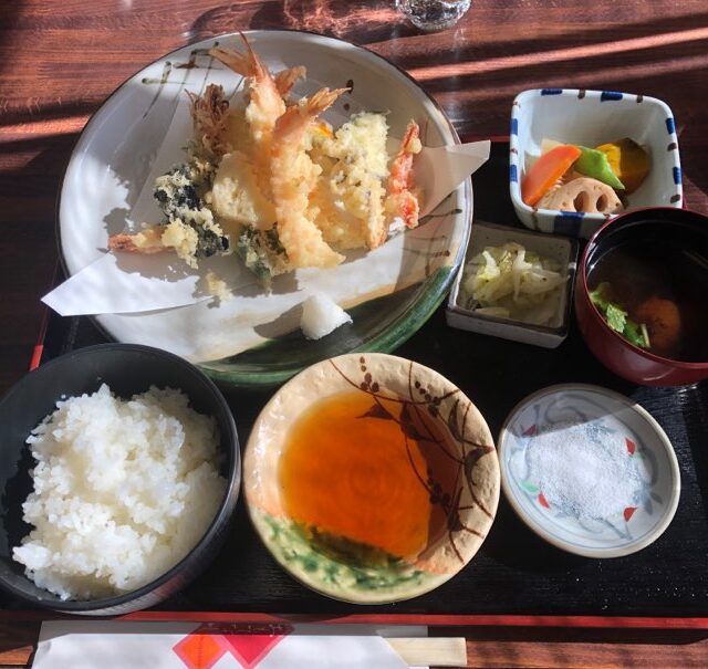 塩釜口｜ゆったり寛げる空間で揚げたてサクサクの天ぷらを堪能できるお食事処