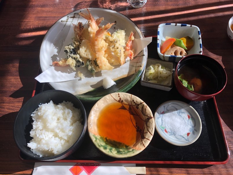 塩釜口｜ゆったり寛げる空間で揚げたてサクサクの天ぷらを堪能できるお食事処