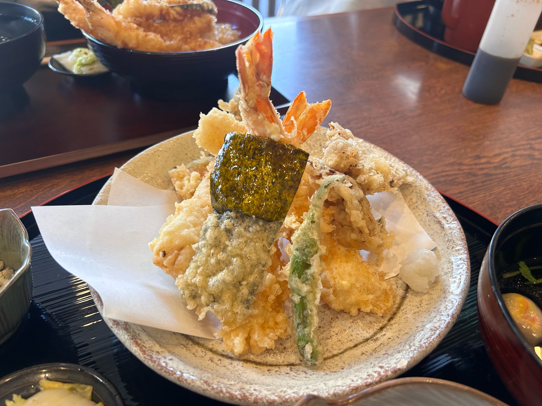 荒子川公園｜プリップリな大えびを堪能しよう！港区にある大えび天ぷら専門店