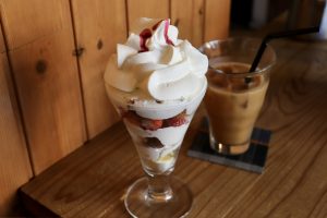南荒子｜しゅわふわホイップがオニマシのグラスショートケーキ