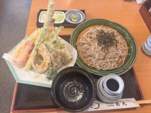 徳重｜ツルッとしたそばと、しっとり天ぷらがおいしいレトロな麺処
