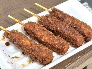 大須観音｜濃厚味噌だれで楽しむやわらか串カツ♪名古屋を代表する超有名店の食べ歩き専用メニューに注目