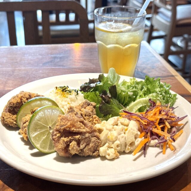 金山｜ハワイ発祥の「モチコチキン」って知ってる？金山駅直結で便利！ランチ時にはほぼ満席状態の人気ハワイアンカフェ