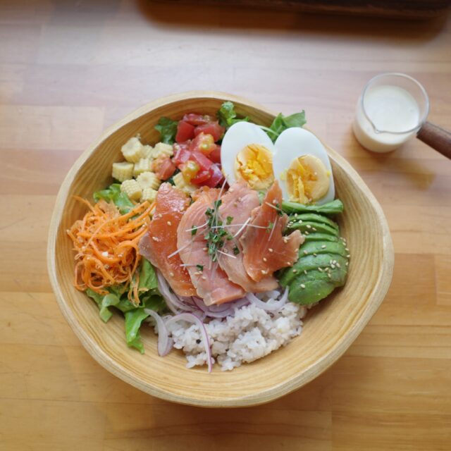 上前津｜街の喧騒を忘れて、ソファに沈み込むようなランチ時間