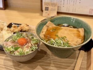 丸の内｜優しい味わいとコクに癒される。老舗乾物問屋の無添加出汁うどん