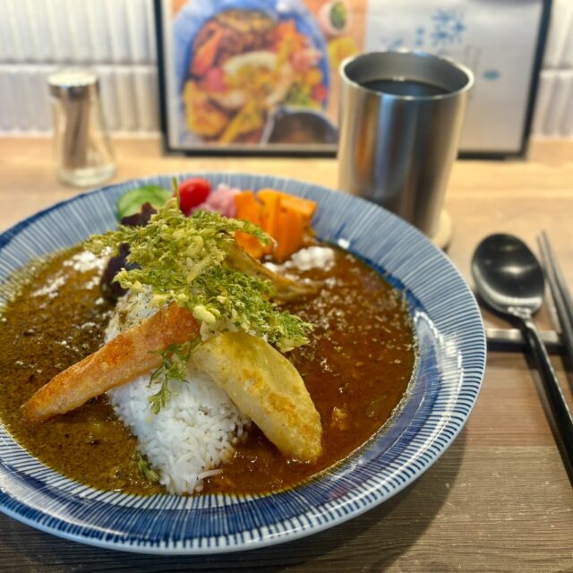 栄｜香りも食感も変化する！合いがけ×お茶漬けで味わう新感覚のスパイスカレー