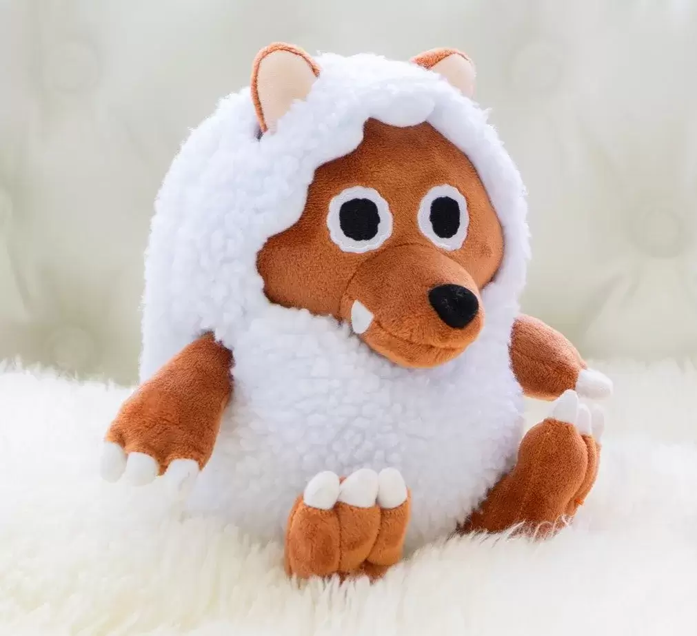 白い羊の衣装を着た茶色のぬいぐるみ（ぬげるウルフィぬいぐるみ）
