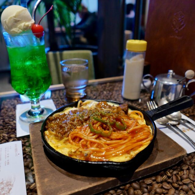 丸の内｜レトロ空間を楽しむ、名古屋らしさ満載の喫茶店