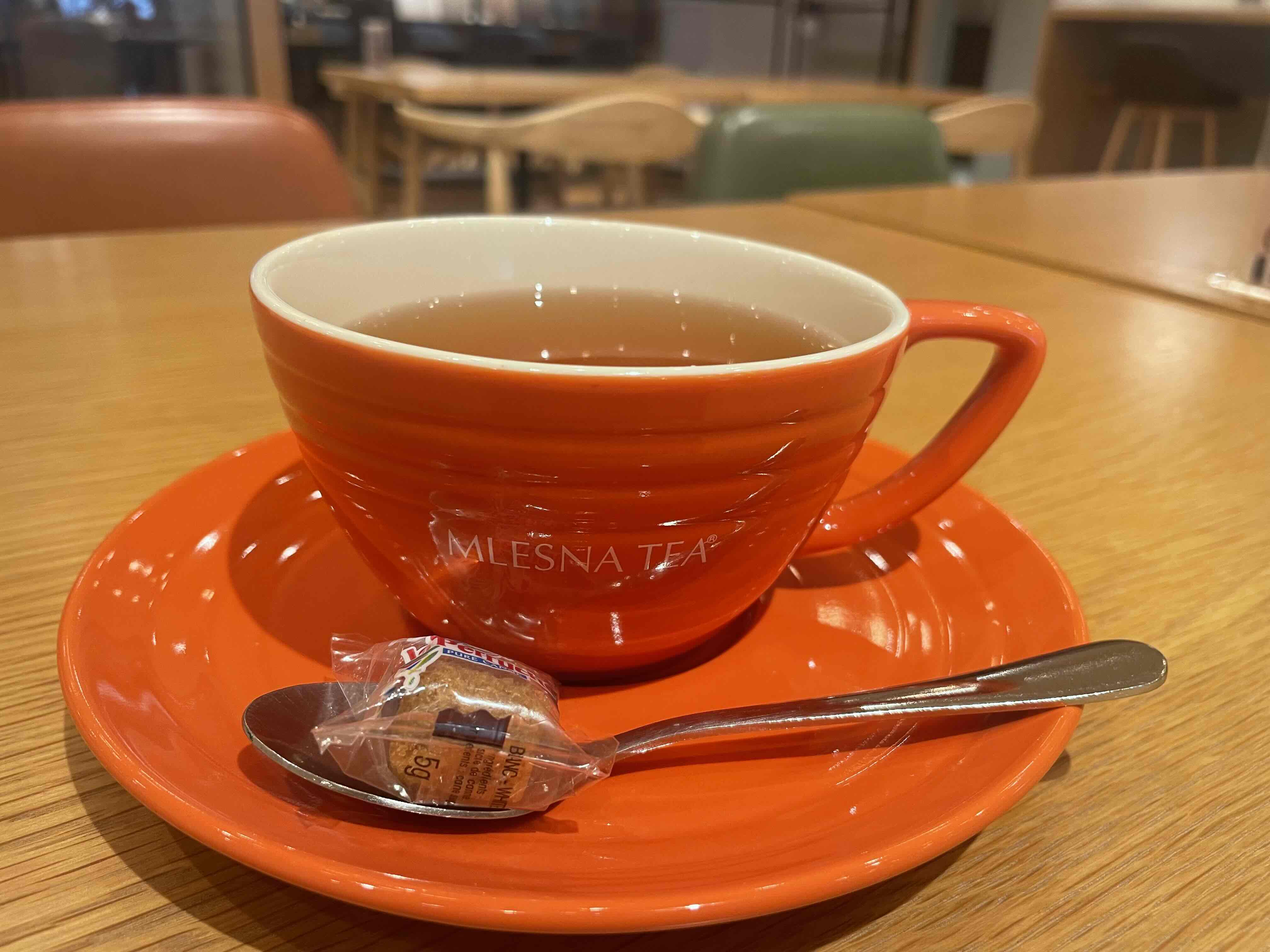 車道｜絵本のあるキッズスペースも！広々インテリア空間で本格的な紅茶を楽しめるカフェ