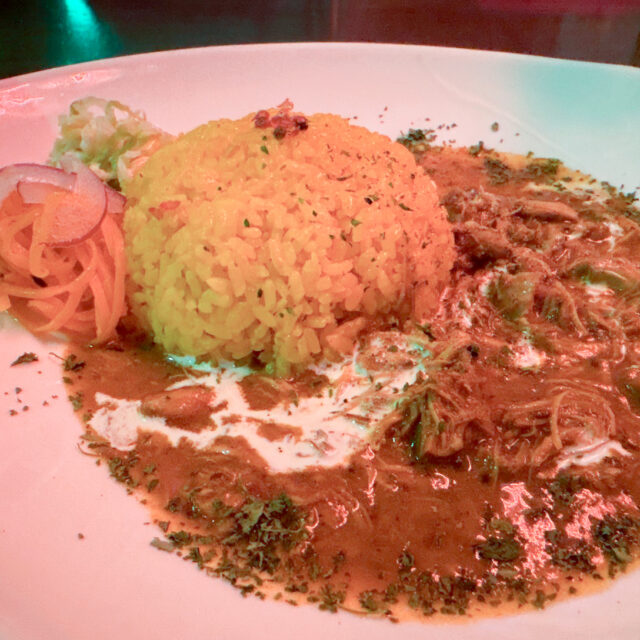 今池｜ネオン輝くバーでいただくカレー