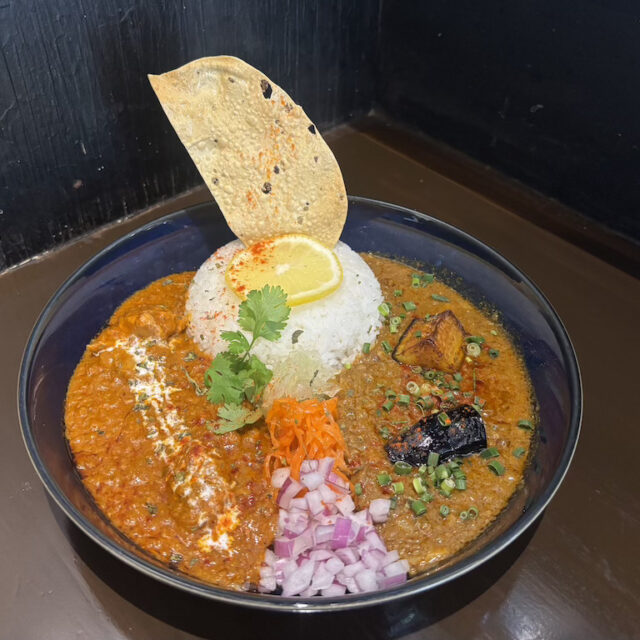 吹上｜一皿にたっぷりのスパイスの魅力を。王道から変わり種まで、多彩なスパイスカレーが楽しめるお店