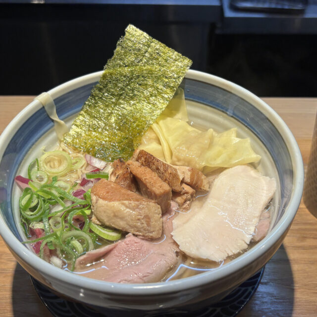 名駅｜出汁を味わう！名古屋駅近くで楽しむ、貝ダシが主役の中華そば