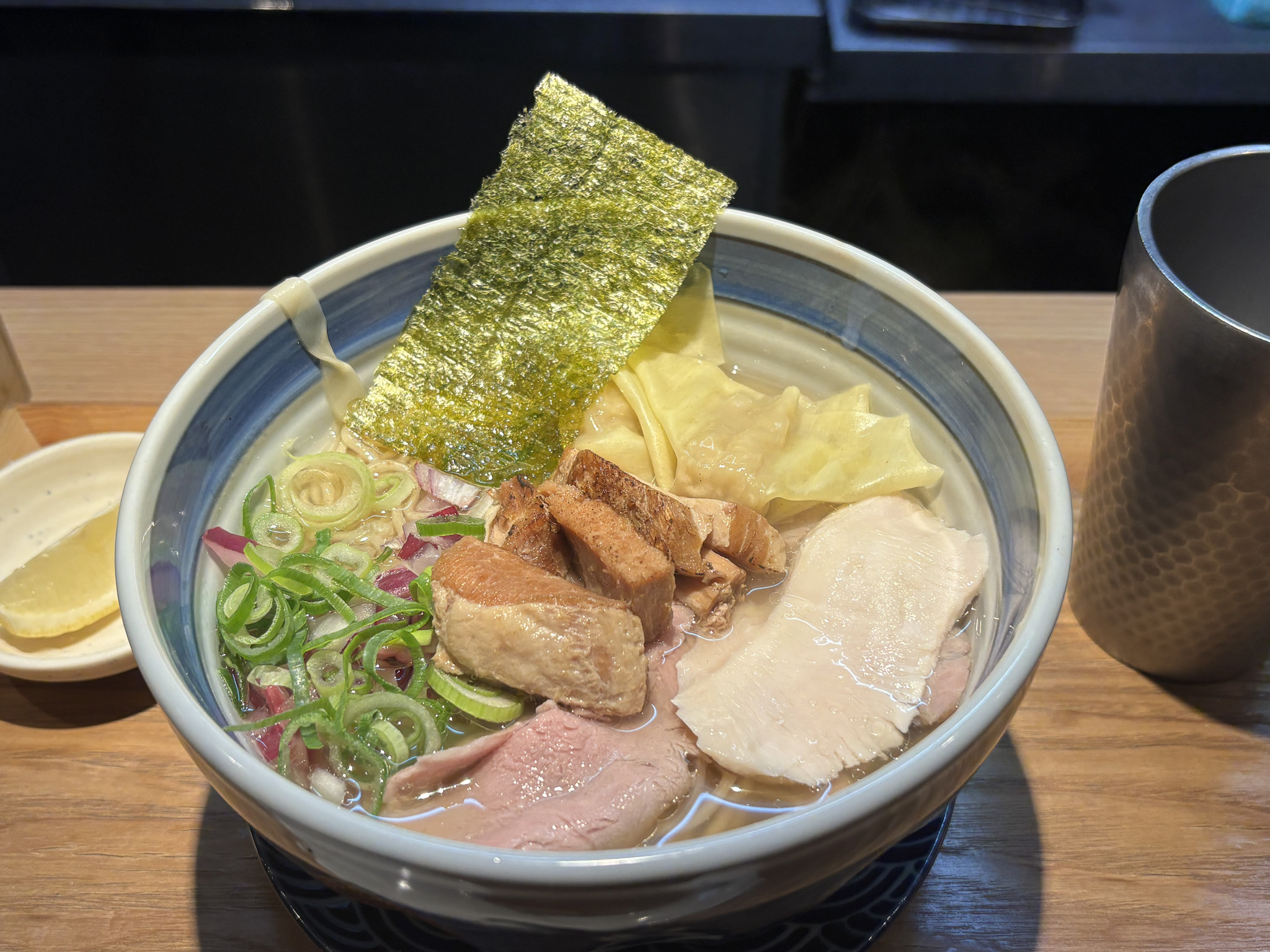 名駅｜出汁を味わう！名古屋駅近くで楽しむ、貝ダシが主役の中華そば