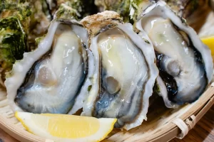 栄駅徒歩30秒！貸切BBQで「殻付き焼き牡蠣」が無料に？大人数イベントに最適な「ウッドデザインパーク栄店」の魅力