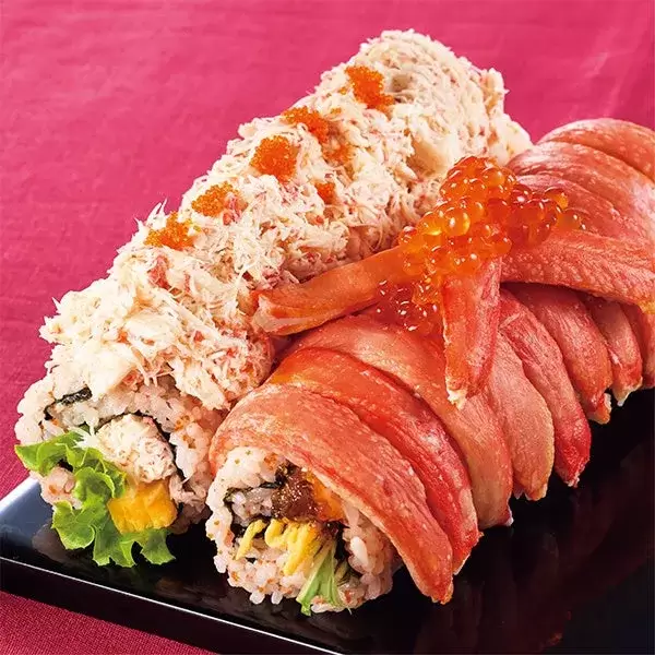 カニとイクラの豪華な寿司