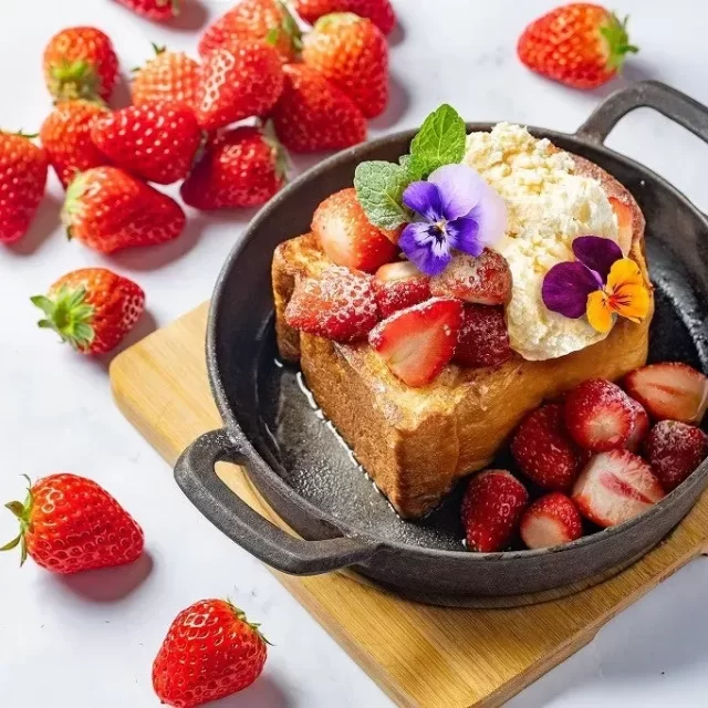 名古屋駅直結！「The TOWER TAVERN」で味わう、とろける“いちご沼”「紅ほっぺの飲めるフレンチトースト」