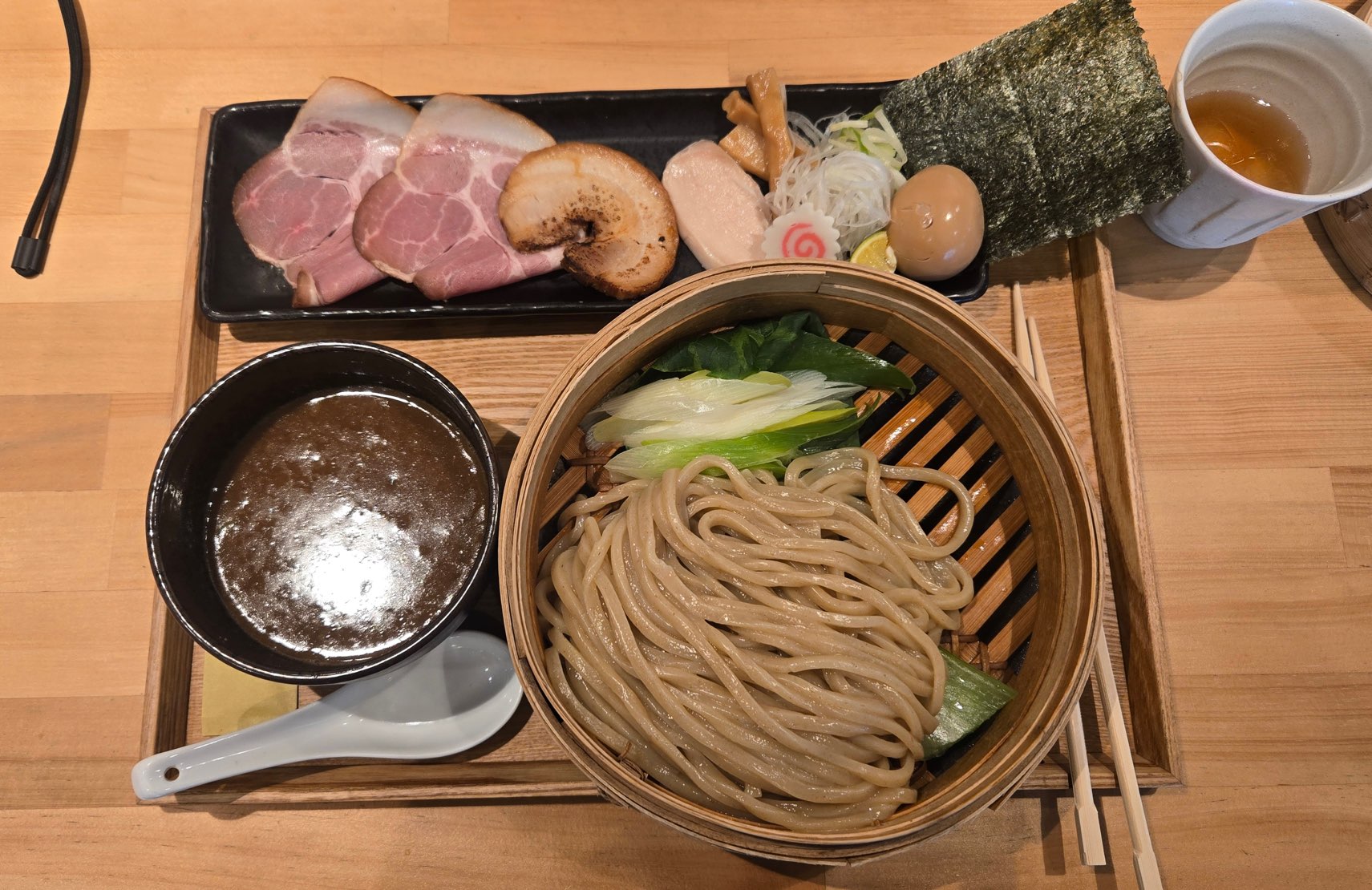 尾頭橋｜蒸籠から立ちのぼる湯気に誘われて。麺好きが並ぶ理由に迫る