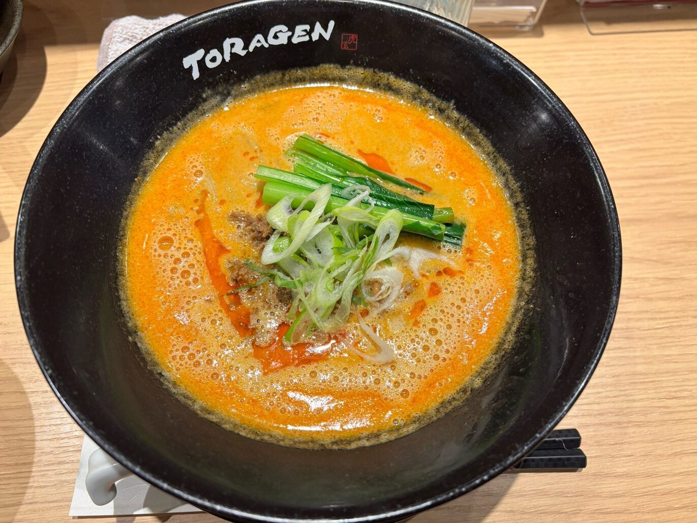 国際センター｜しびれる辛さがたまらない！旨辛な担々麺と麻婆豆腐