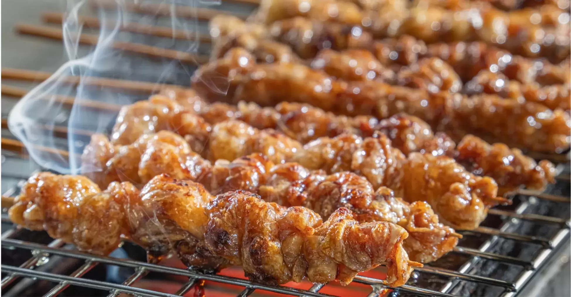 焼き鳥が焼かれている様子