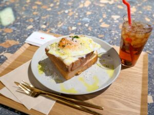 矢場町｜都会のオアシスで味わう、バター香るブリオッシュと贅沢タルト