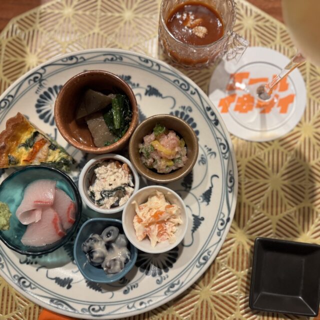 車道｜おばんざいから始まる、最高にご機嫌な夜。お酒とおばんざいが魅力の小料理屋