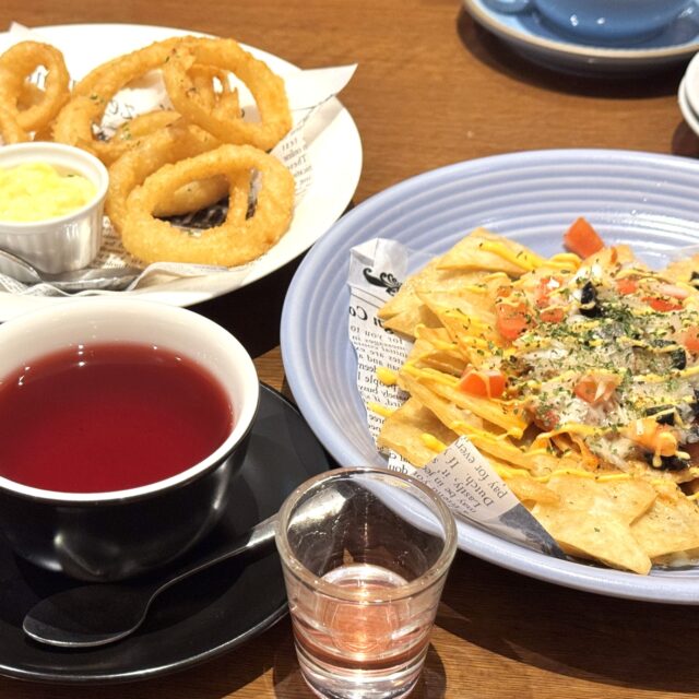 新栄町｜食事からスイーツまでさまざまな料理をラインアップ！お酒も楽しめる駅近好立地のカフェ