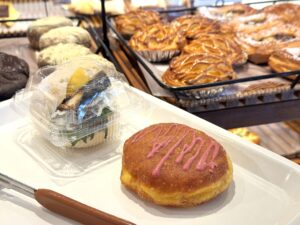 新守山｜イートインスペース完備！メディアで話題の「サバサンド」を楽しめる住宅街のベーカリー