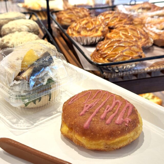 新守山｜イートインスペース完備！メディアで話題の「サバサンド」を楽しめる住宅街のベーカリー