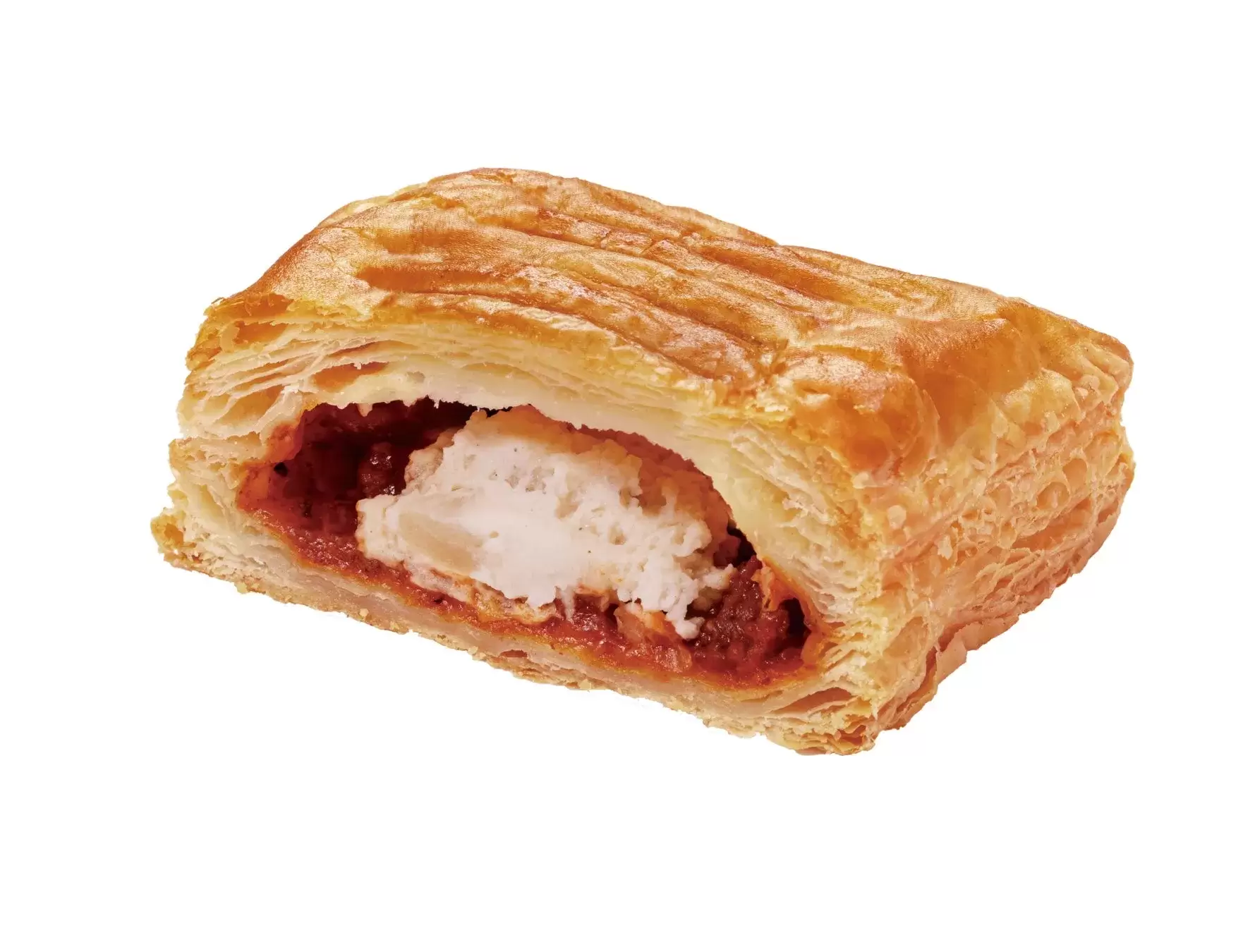 パイ生地の中に白いクリームと赤いソースが入った食べ物です。