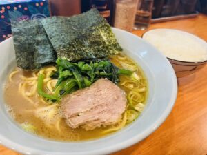 小幡｜ラーメン×ライスの相性抜群！店炊きスープが自慢の本格家系ラーメン