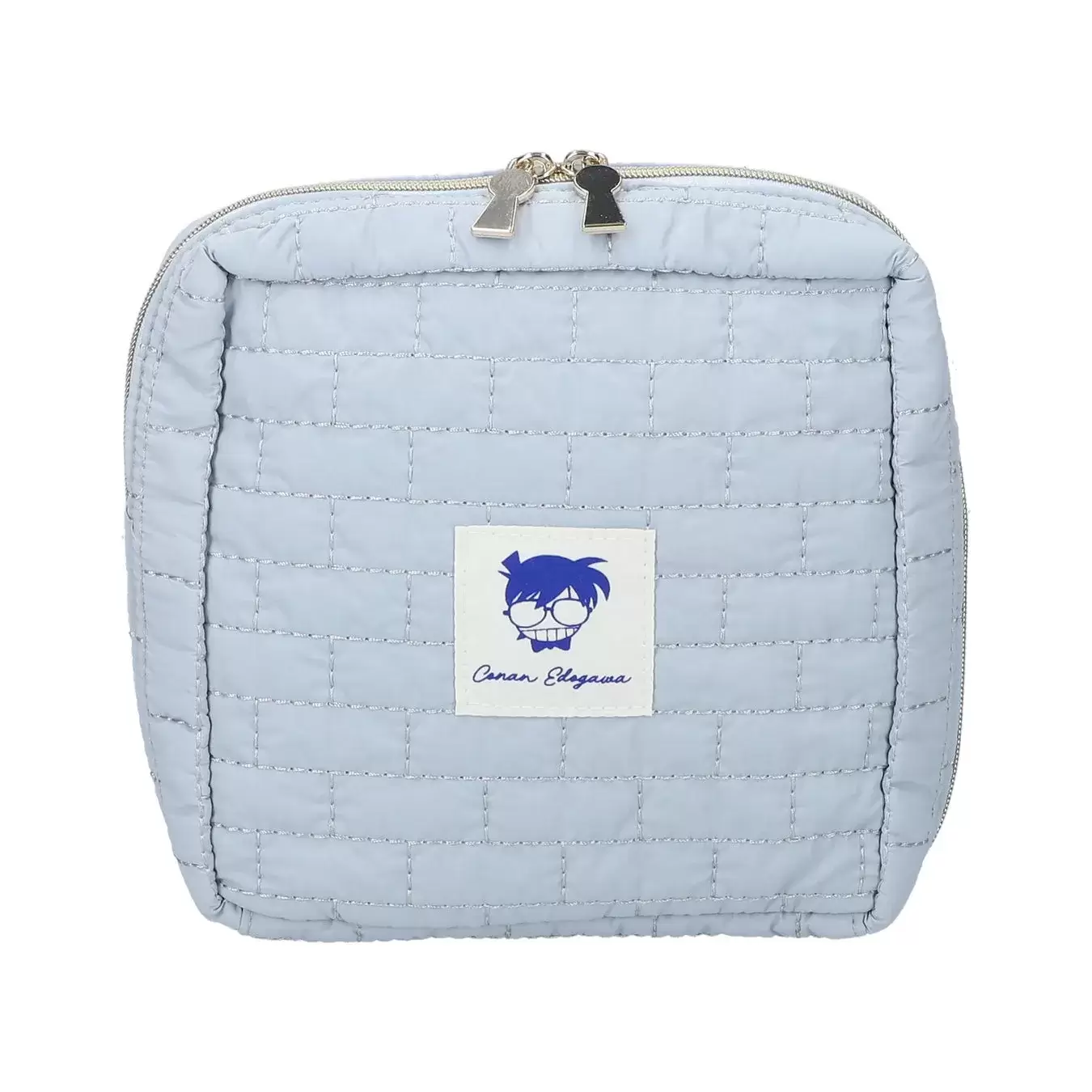 水色のキルティングポーチ。コナン・エドガワのロゴとキャラクターがプリントされています。