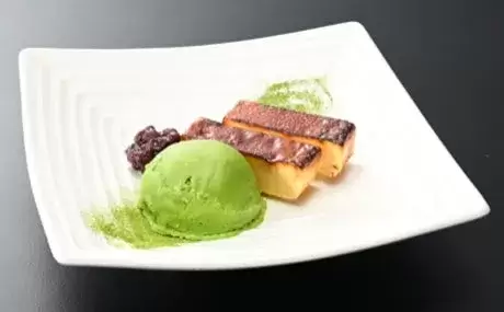 宇治の濃厚抹茶あいすと十勝カタラーナ