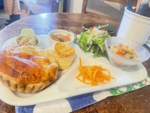 守山区｜まるで絵本の世界♪隠れ家的一軒家のカフェでいただくキッシュとケーキ