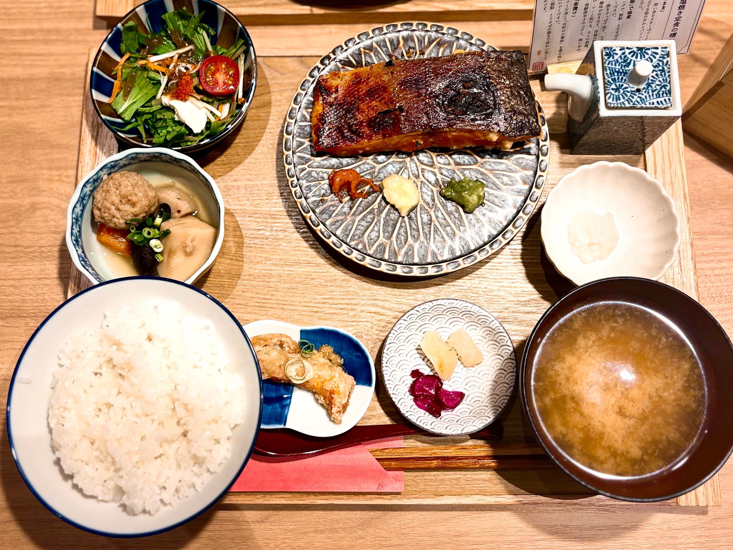 名駅｜駅直結！心とお腹が満たされる「第二の食卓」。常に行列ができる話題の定食屋