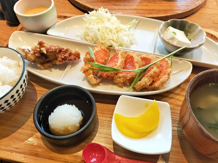 栄｜栄駅直結！人気のサクとろサーモンが味わえる、おしゃれなカフェ＆定食屋さん♪
