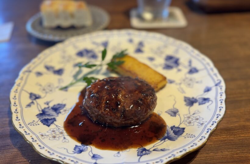 桜山｜通り沿いに現れる、心ほどける時間と本格洋食に出会えるお店