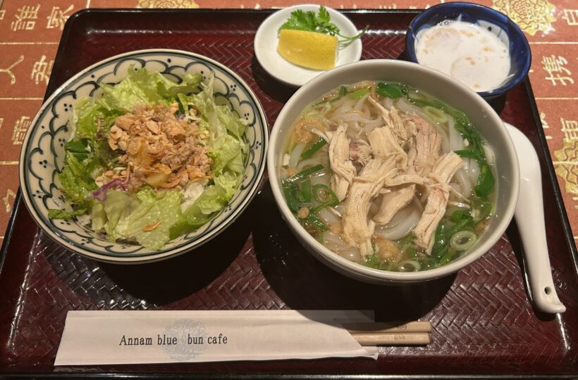 金山｜駅前でベトナム旅行気分。鶏フォーとまぜご飯のランチ